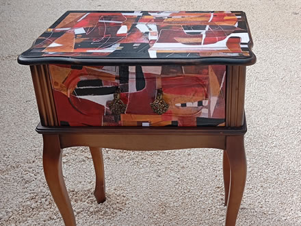 Stolić po narudžbi - kolažno kombinirane tehnike i ručno oslikavanje