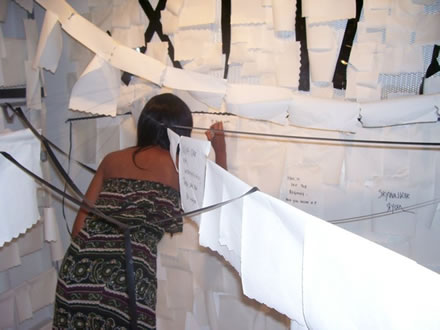 Prostorna instalacija izložena u New York galeriji